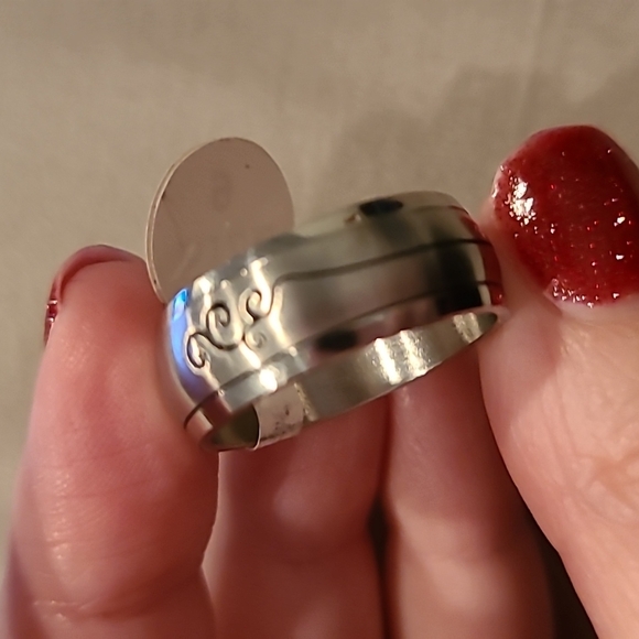 Spinner ring stainless steel swirl designs - Picture 4 of 6